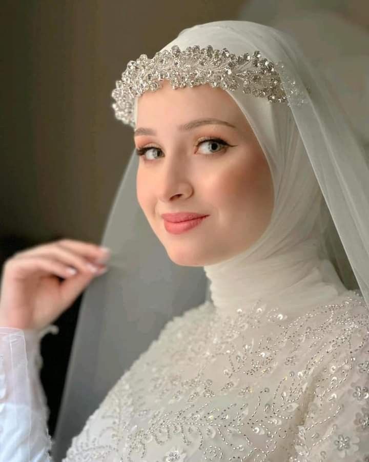 اكتشفي الآن دليلكِ الشامل لاختيار طرحة عروس مثالية